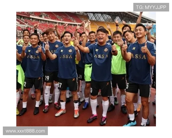 足球明星们齐聚澳门展开友谊赛引发球迷热议与期待 足球明星们齐聚澳门展开友谊赛引发球迷热议与期待